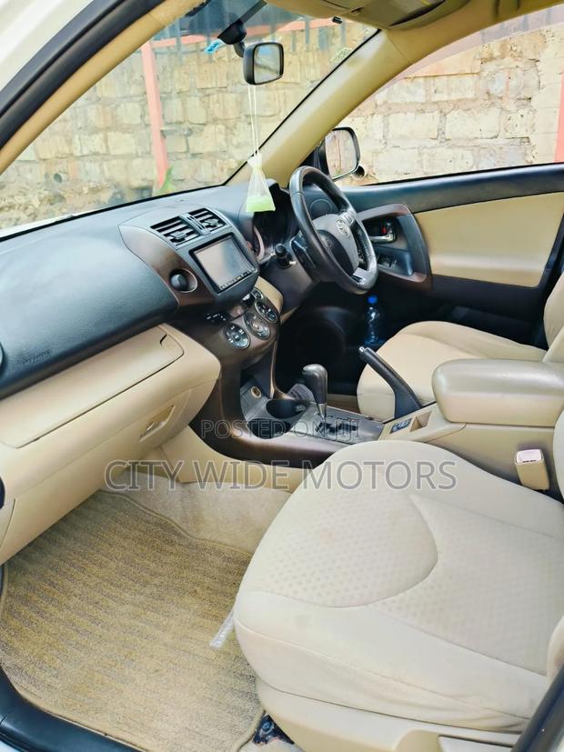 Toyota Vanguard 2011 Pearl