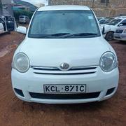 Toyota Sienta 2010 White for sale