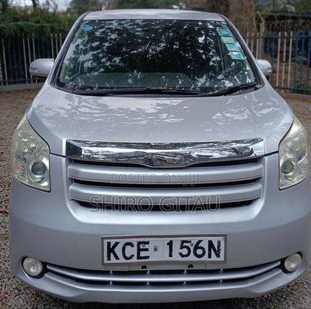 Toyota Noah 2008 Silver