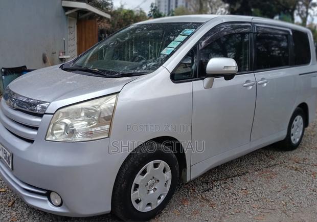 Toyota Noah 2008 Silver