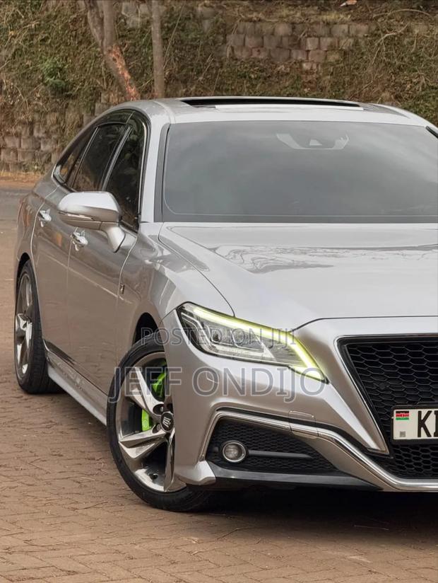 Toyota Crown 2019 Silver