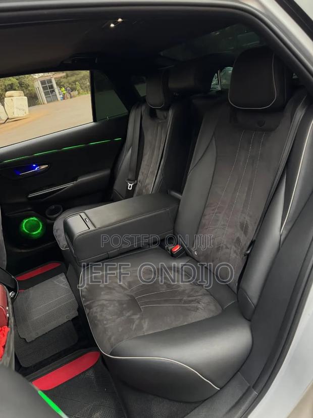 Toyota Crown 2019 Silver
