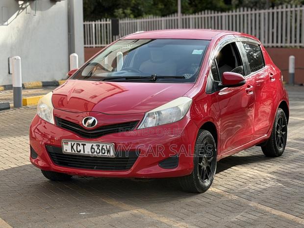 Toyota Vitz 2012 Gold