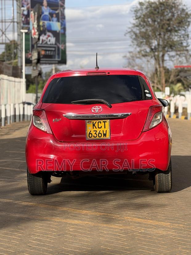 Toyota Vitz 2012 Gold