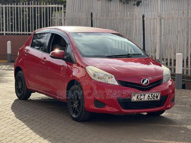 Toyota Vitz 2012 Gold