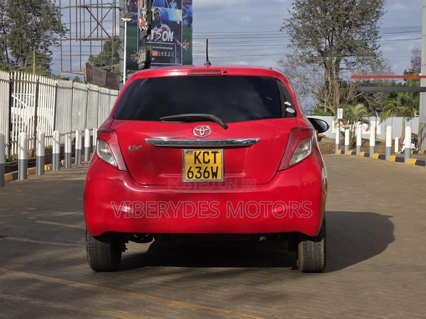 Toyota Vitz 2011 Red