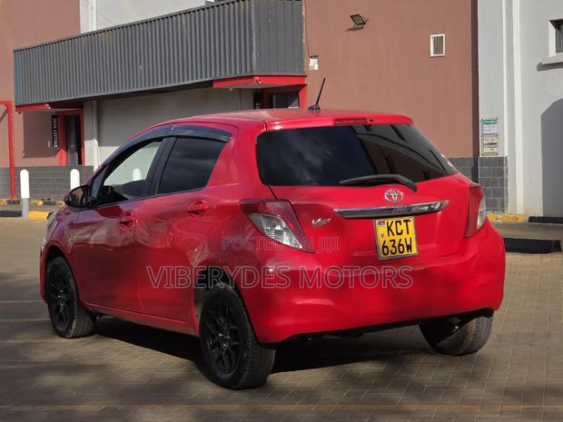 Toyota Vitz 2011 Red