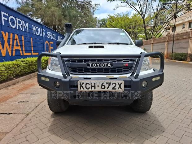 Toyota Hilux 2009 White