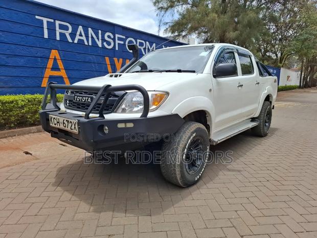 Toyota Hilux 2009 White