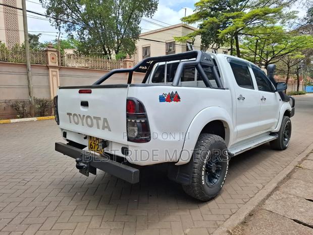 Toyota Hilux 2009 White