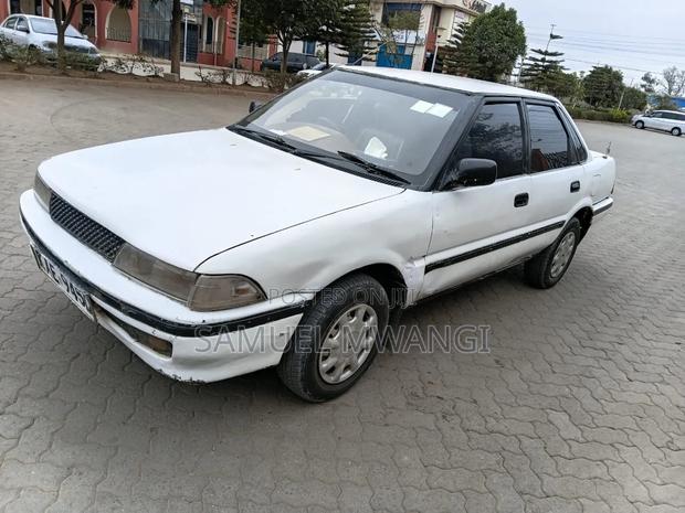 Toyota Corolla 1998 White