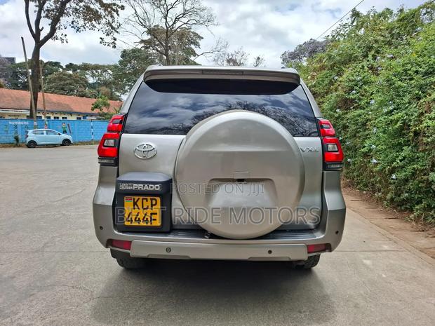 Toyota Land Cruiser Prado 3.0 TD 2012 Gray