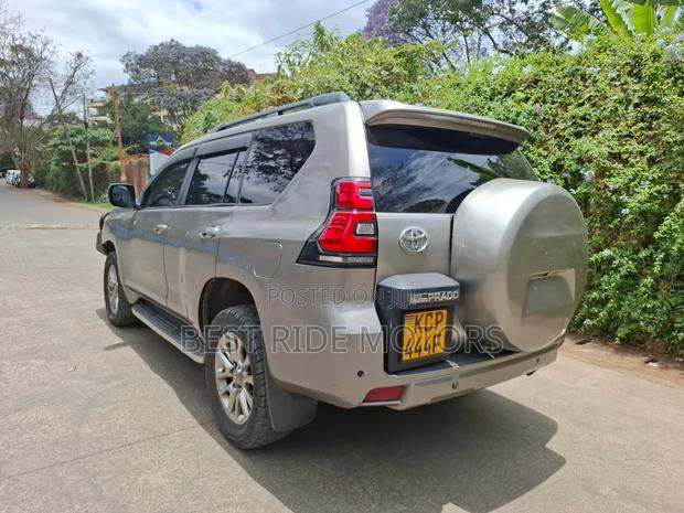 Toyota Land Cruiser Prado 3.0 TD 2012 Gray