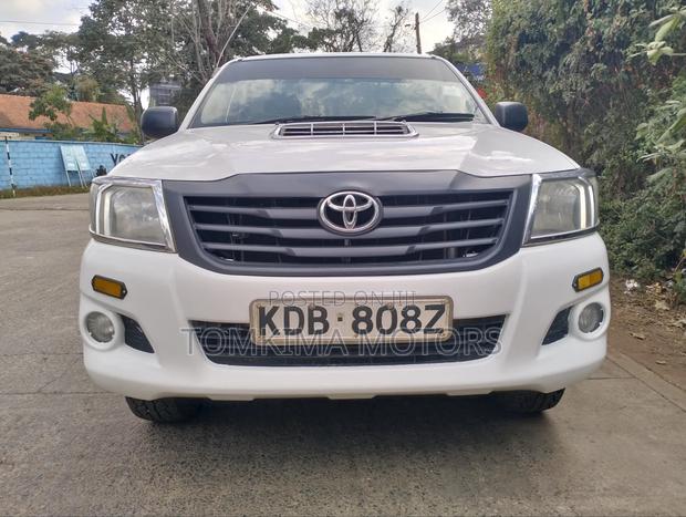 Toyota Hilux 2014 White