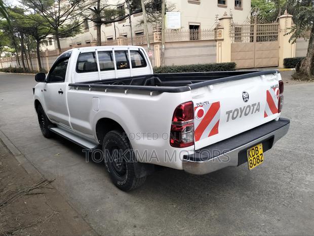 Toyota Hilux 2014 White