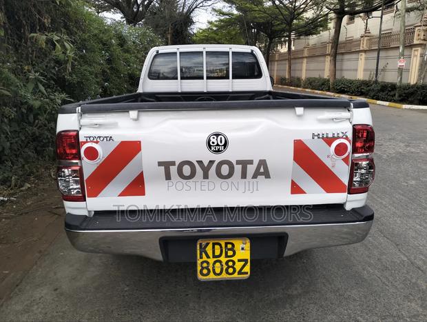 Toyota Hilux 2014 White