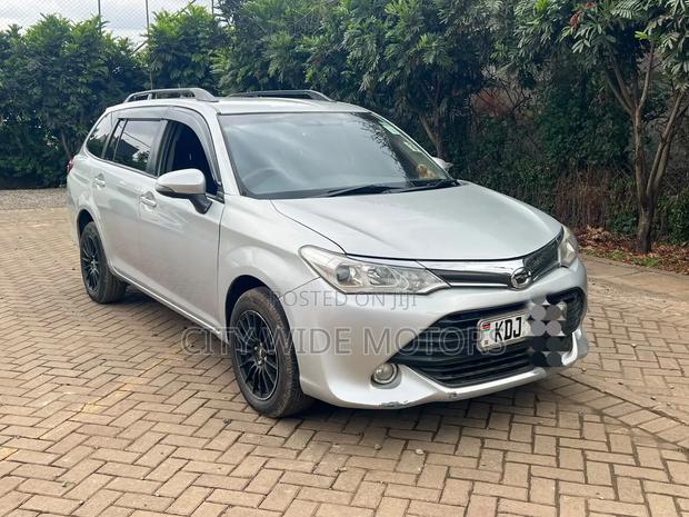 Toyota Corolla Fielder 2015 Silver