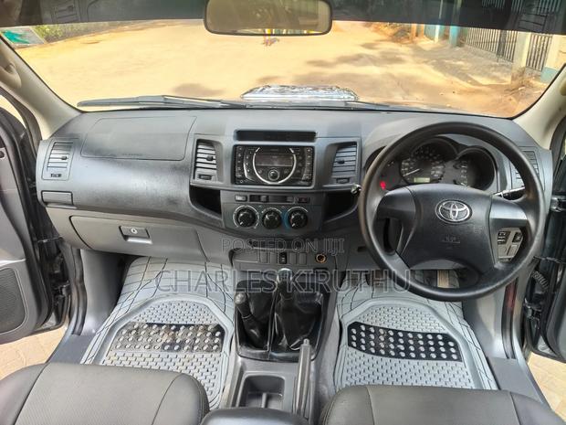 Toyota Hilux 2014 Gray