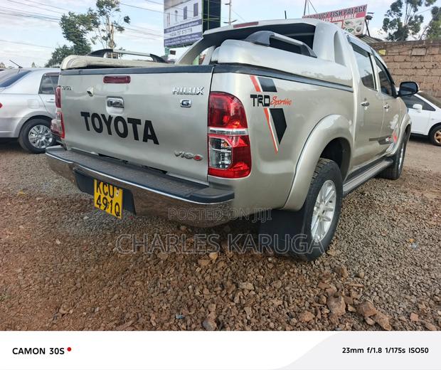 Toyota Hilux 2012 Silver