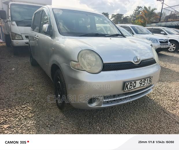 Toyota Sienta 2006 Silver