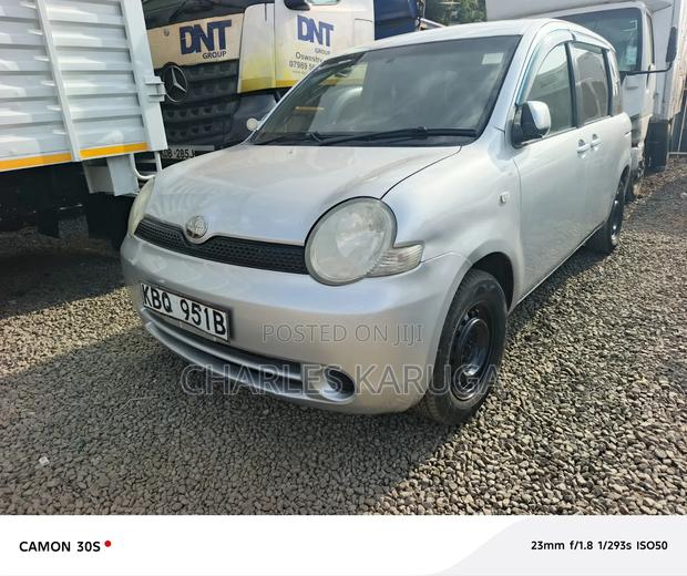 Toyota Sienta 2006 Silver