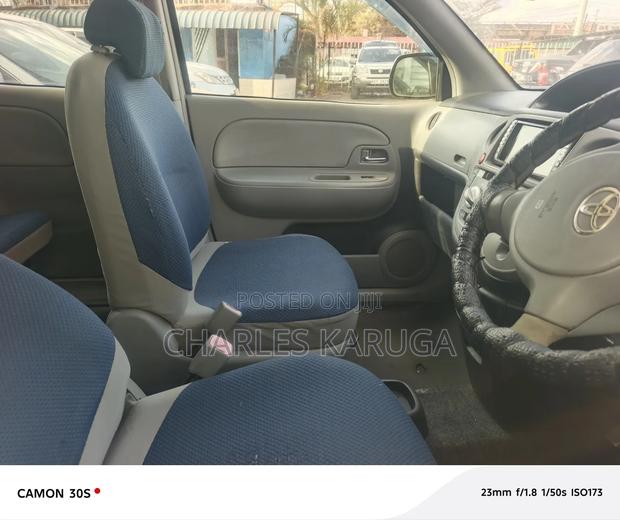 Toyota Sienta 2006 Silver