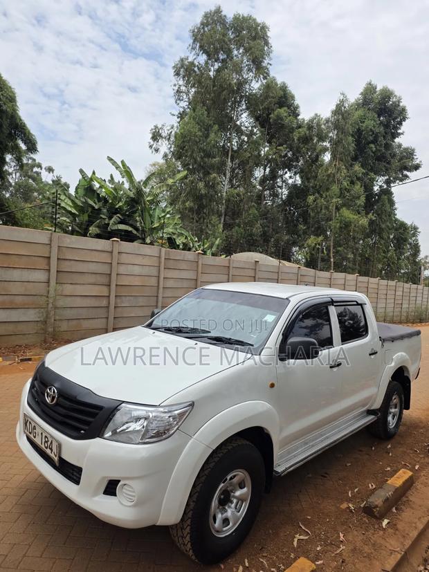 Toyota Hilux 2015 White