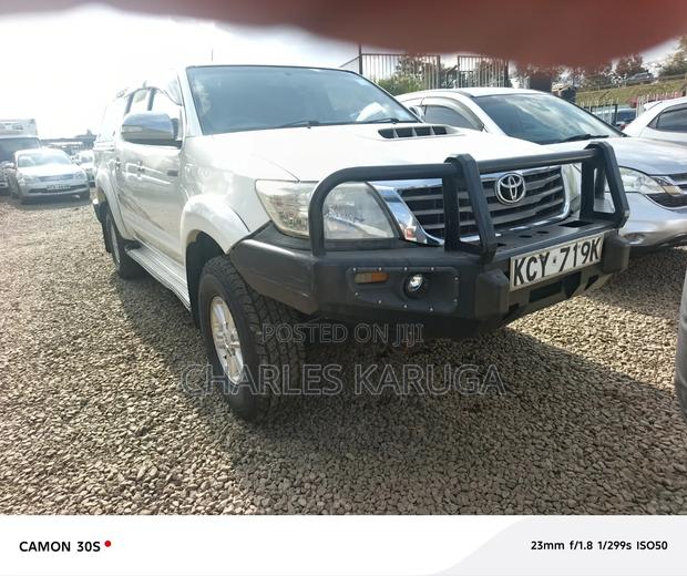 Toyota Hilux 2013 White