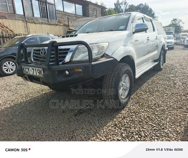 Toyota Hilux 2013 White