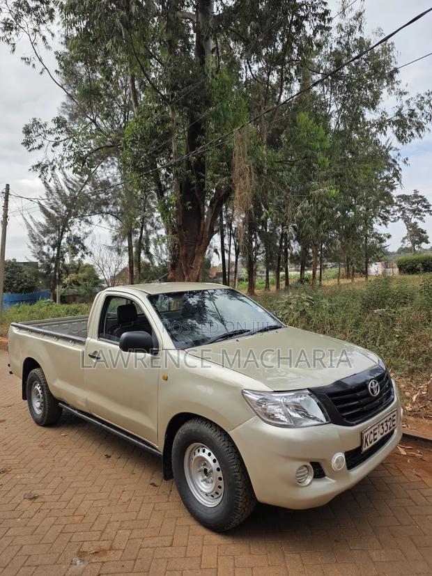 Toyota Hilux 2015 Gold