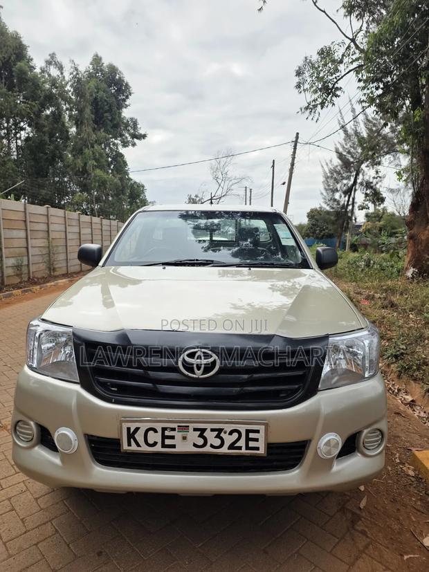 Toyota Hilux 2015 Gold