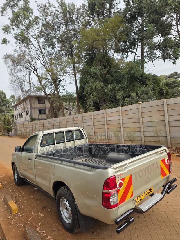 Toyota Hilux 2015 Gold
