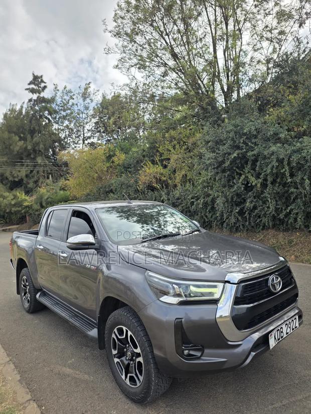 Toyota Hilux Revo Double Cab Deisel 2.8 RWD 2022 Gray