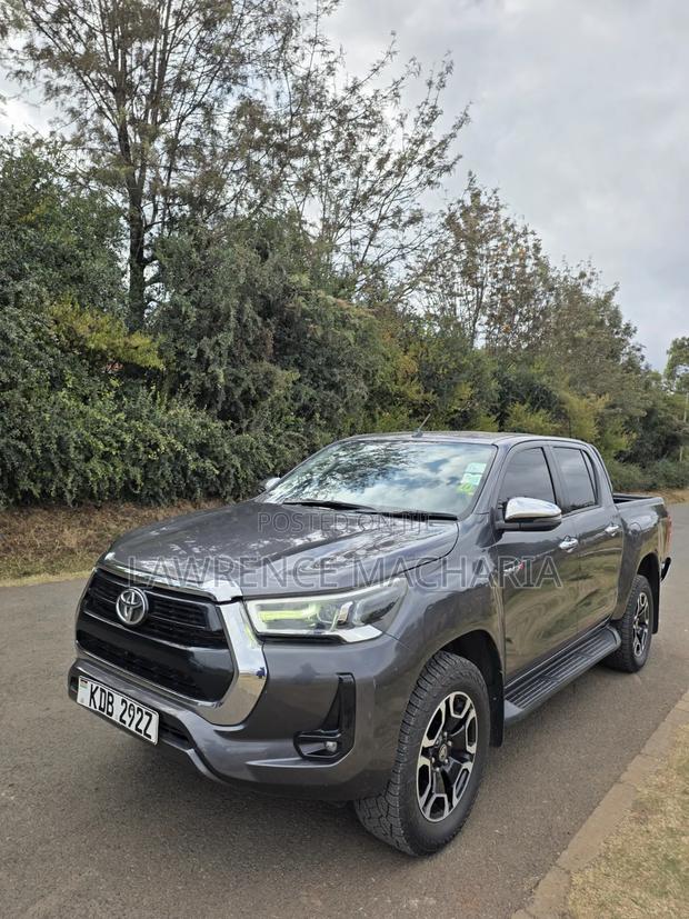 Toyota Hilux Revo Double Cab Deisel 2.8 RWD 2022 Gray