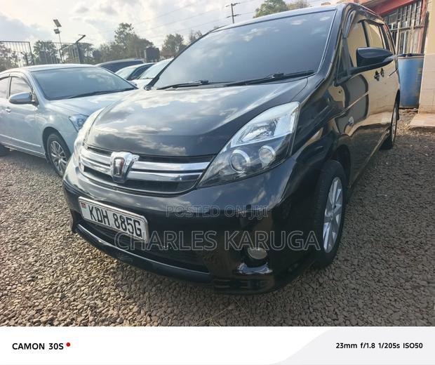 Toyota ISIS 2016 Black