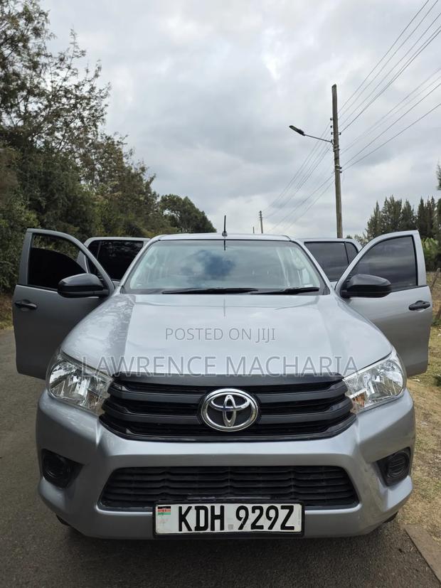 Toyota Hilux Revo Double Cab Deisel 2.4 RWD 2022 Silver