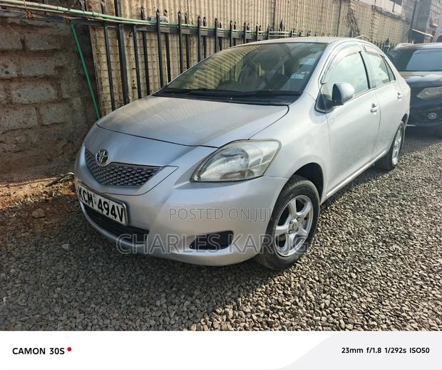 Toyota Belta 2010 Silver