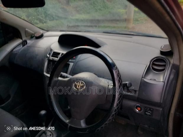 Toyota Vitz 1.0 FWD 5dr 2010 Burgundy