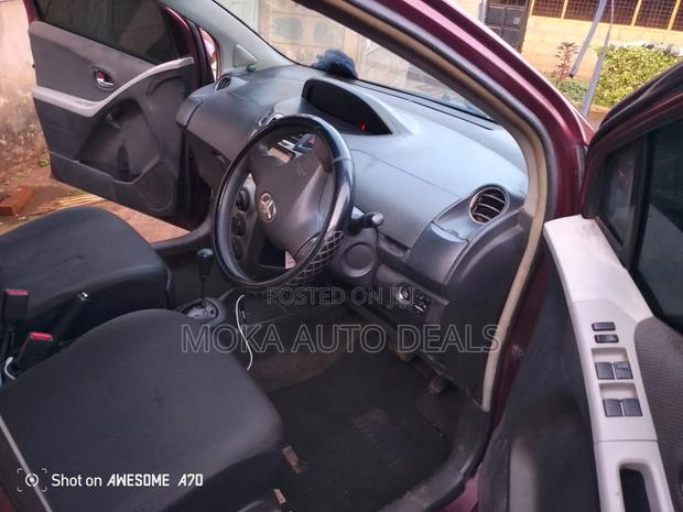 Toyota Vitz 1.0 FWD 5dr 2010 Burgundy
