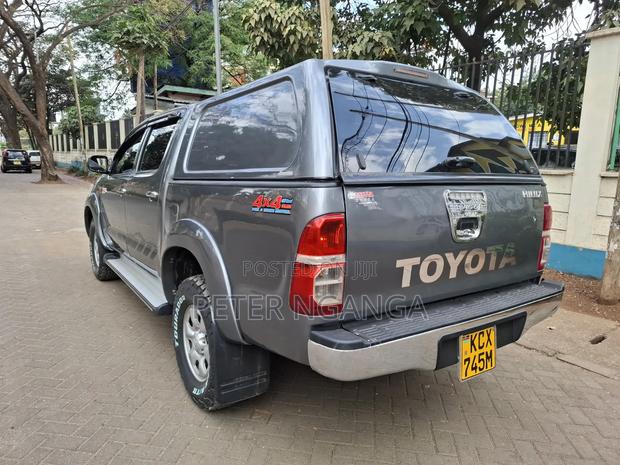 Toyota Hilux 3.0 D-4D 4x4 2013 Gray