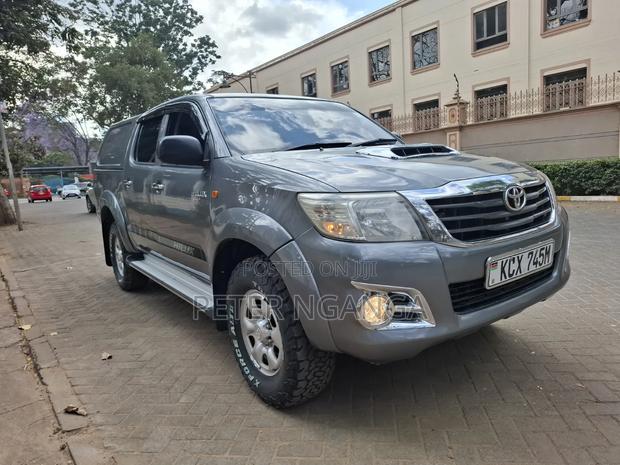 Toyota Hilux 3.0 D-4D 4x4 2013 Gray
