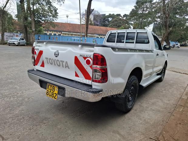 Toyota Hilux 2014 Off white