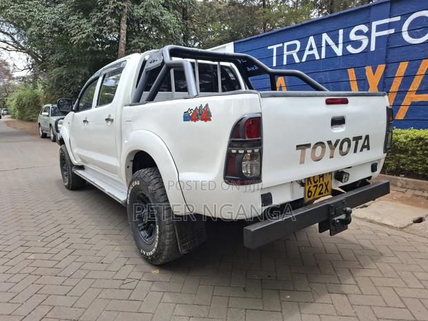 Toyota Hilux 2.5 D-4D 4X4 SRX 2009 White
