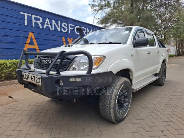 Toyota Hilux 2.5 D-4D 4X4 SRX 2009 White