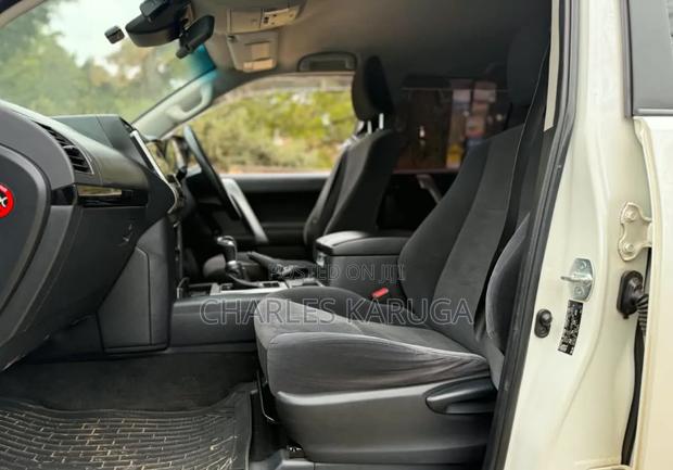 Toyota Land Cruiser Prado 2018 White