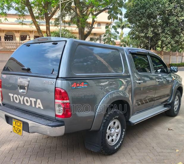 Toyota Hilux 3.0 D-4D 4x4 2014 Gray
