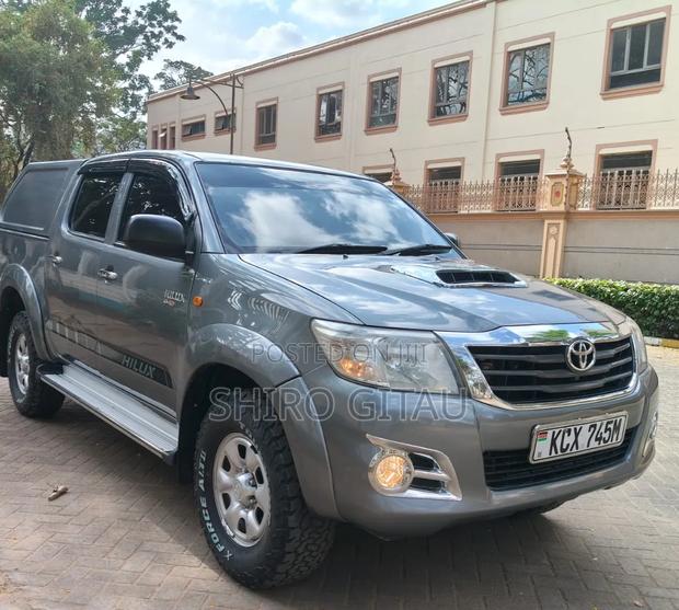 Toyota Hilux 3.0 D-4D 4x4 2014 Gray