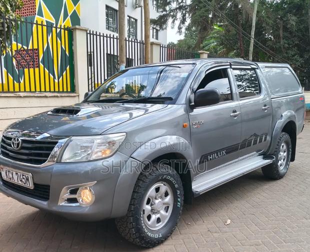 Toyota Hilux 3.0 D-4D 4x4 2014 Gray