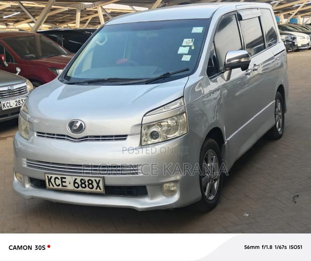 Toyota Voxy 2009 Silver