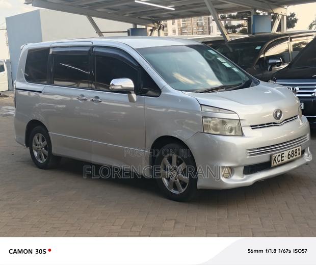 Toyota Voxy 2009 Silver